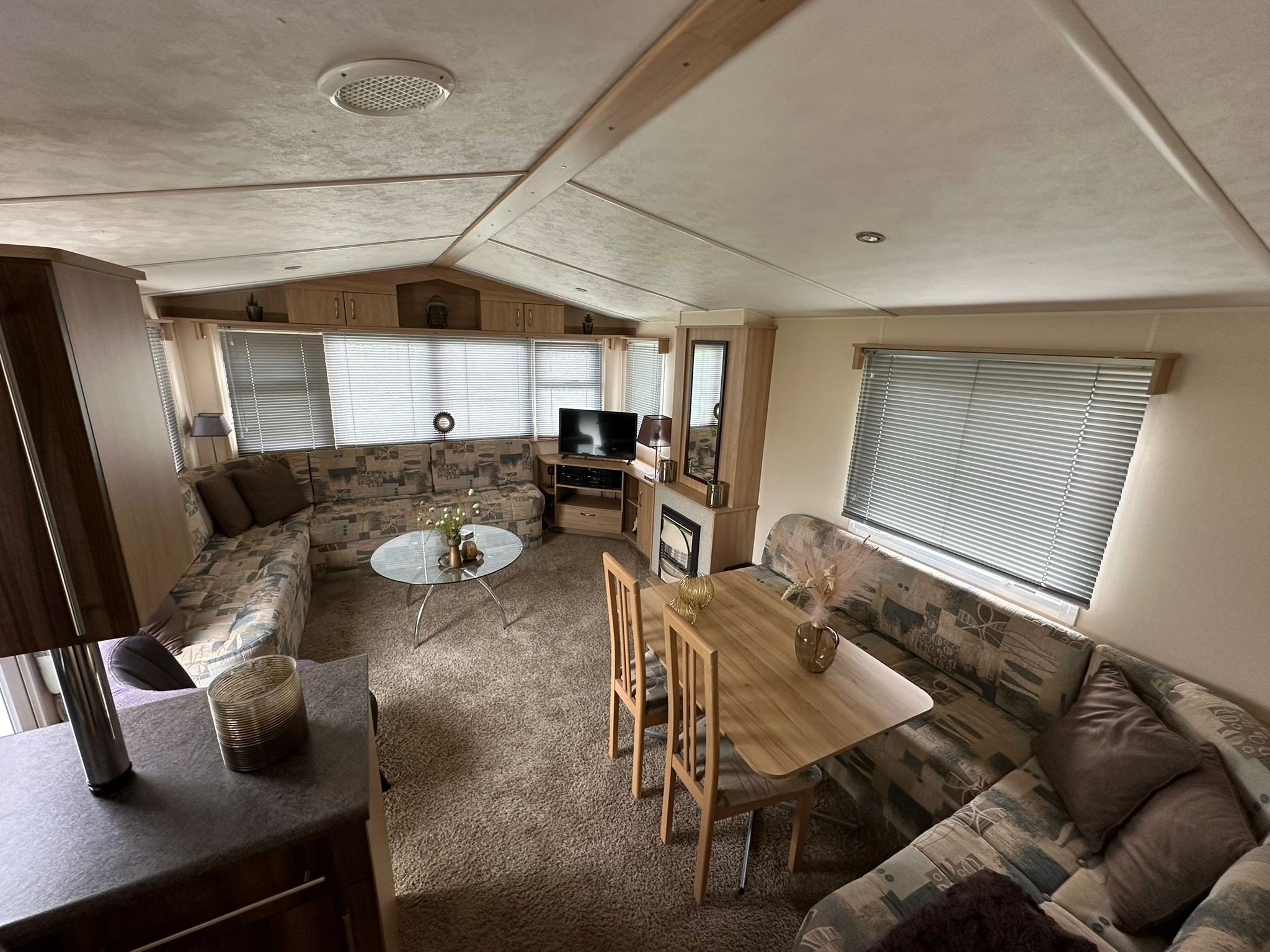 5c830058 e3ee 4090 9a83 763bbbffde17