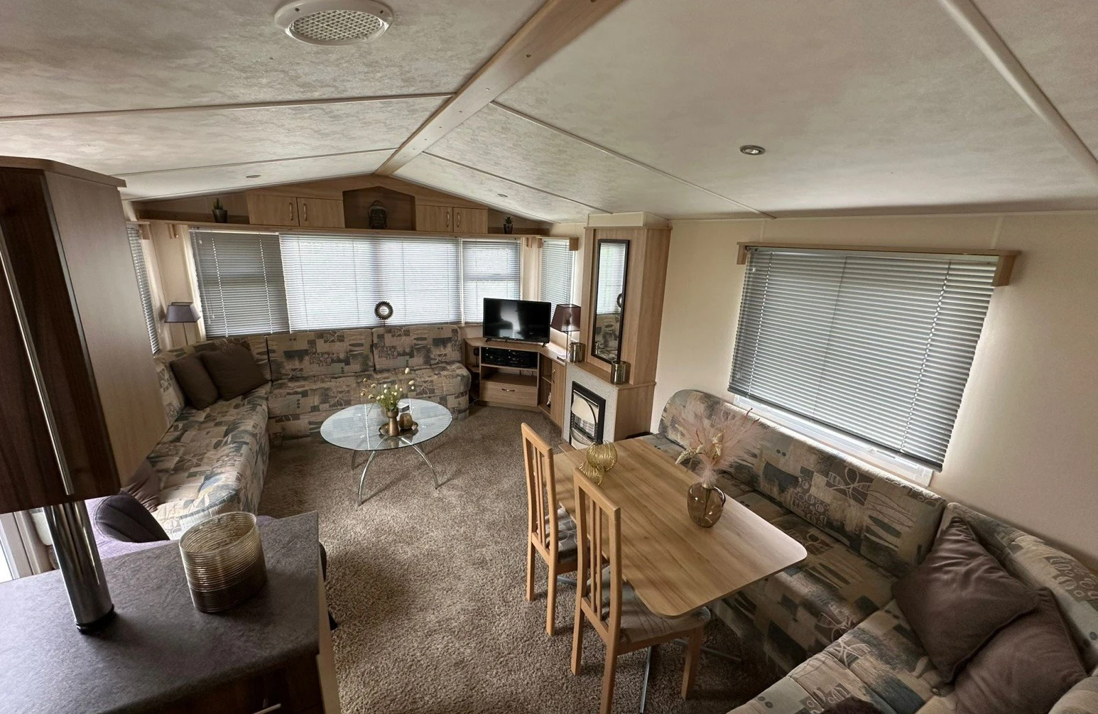 5c830058 e3ee 4090 9a83 763bbbffde17